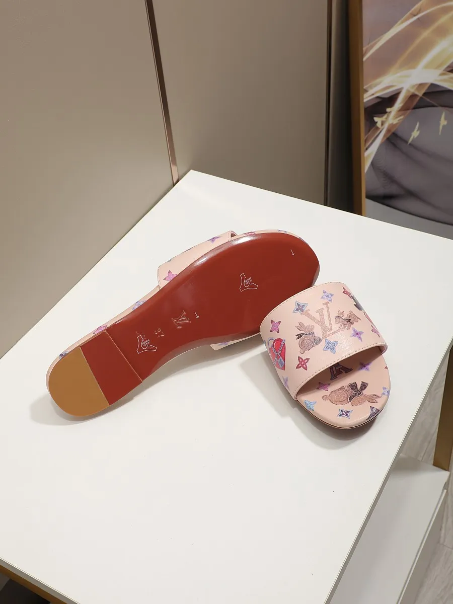 👟👟Ex-factory price 320👟👟 LV’s new flat-low flip-flops, 5D printed jade rabbit pattern, cowhide surface and sheepskin lining, genuine leather bottom imported from Italy, size 35-41
